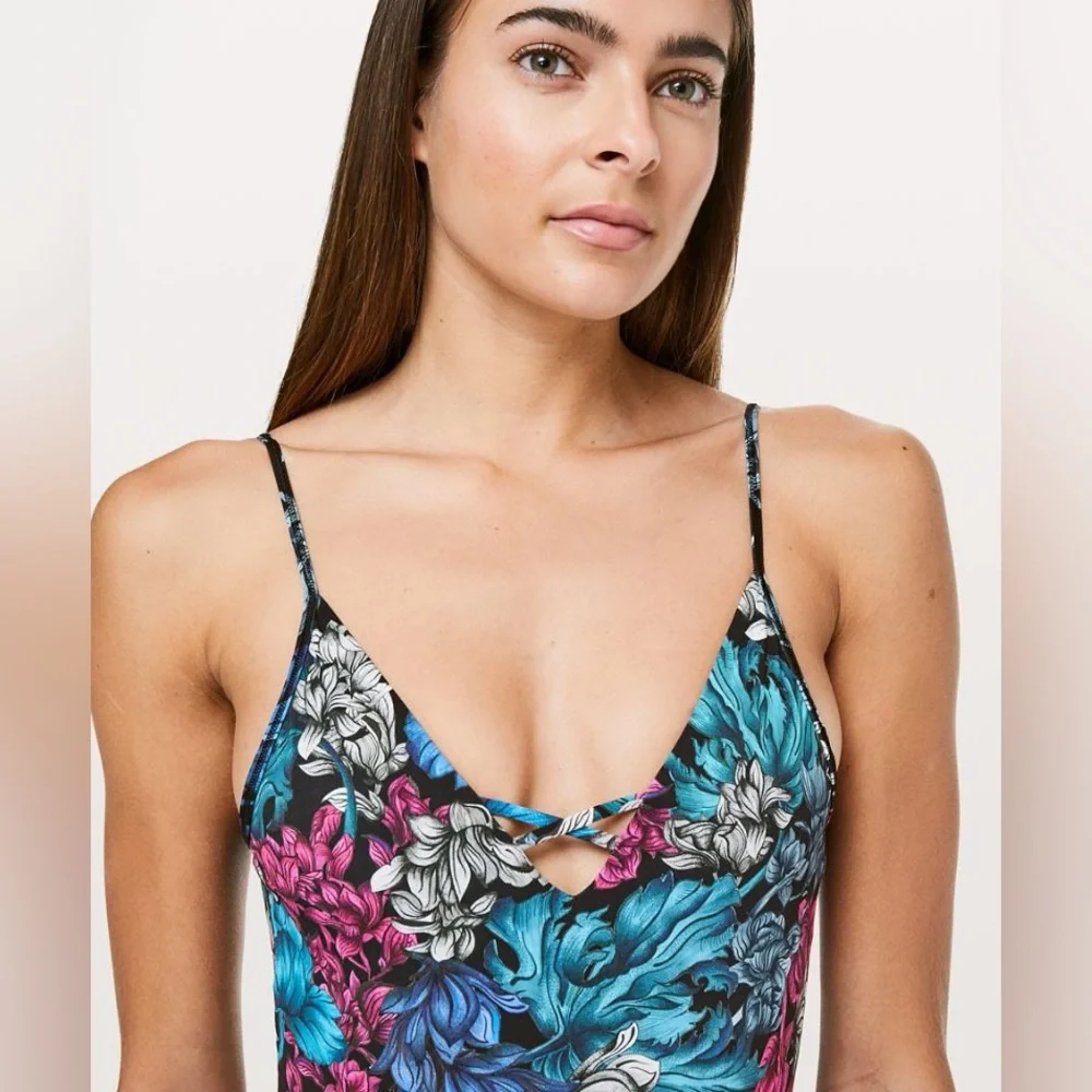 Lululemon Shoreline One Piece Swimsuit Size 4 Nocturnal Floral Multi Esca - Picture 9 of 9
